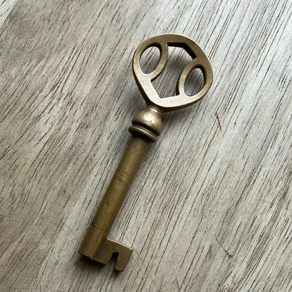 Antique Brass Skeleton Key - Picture 2 of 5